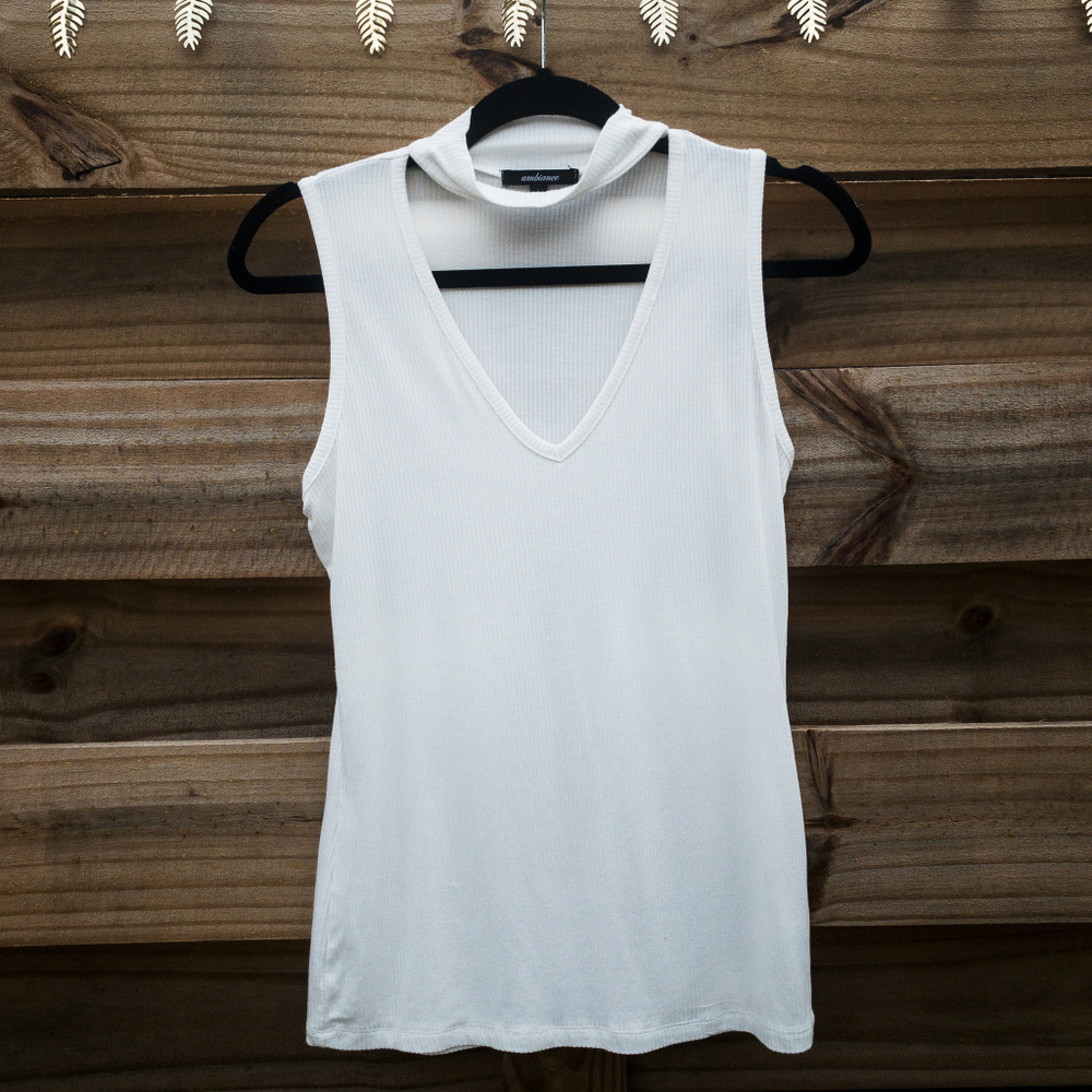 New Ambiance Tank Sz. L White Mockneck Choker A13